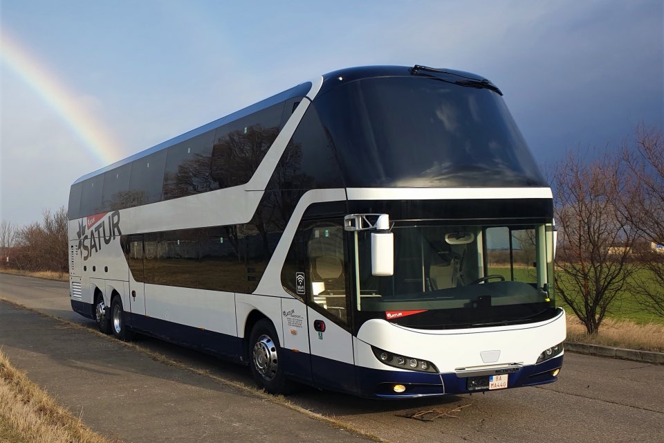 Prenájom autobusu - Neoplan Skyliner Euro 6